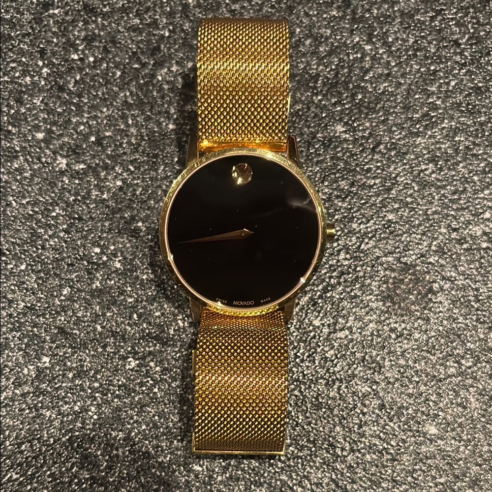 *AUTHENTIC* MOVADO MUSEUM CLASSIC MENS WATCH